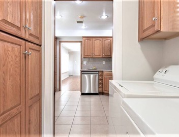 3-bedroom house, pool and other amenities in amazing Tarzana area of Los Angeles 2