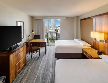 3 Connecting Suites at a 4⭐️ Hotel 2