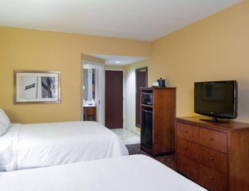 3 Cozy Rooms with Free Breakfast – Ideal Location for Military Family Visits 2