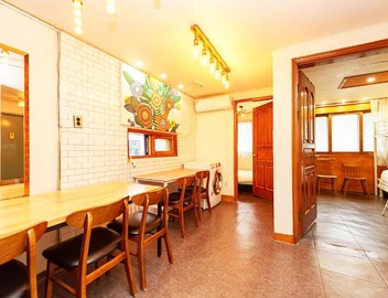 3-Gu&Anne house Hongdae 6room & 4bath House 2