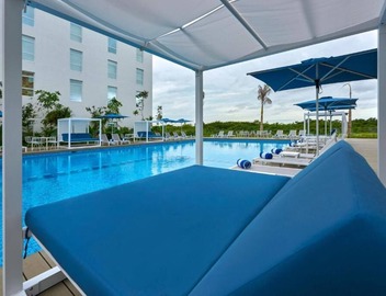 3 Modern Suite Near CUN Airport | Kitchenette, Pool & Free Breakfast 5