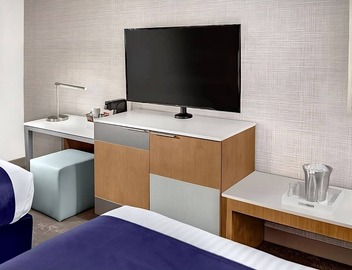 3 x Elevate 2 Queens at The STRAT Hotel, Casino & Tower 3