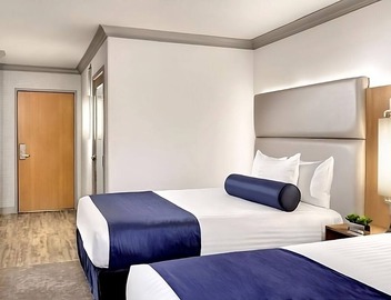 3 x Elevate 2 Queens at The STRAT Hotel, Casino & Tower 2