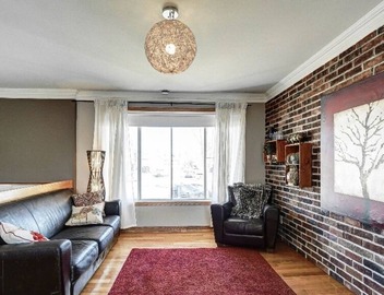 #300 Spacious, bright unit with pool, backyard and parking 3