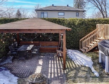 #300 Spacious, bright unit with pool, backyard and parking 4