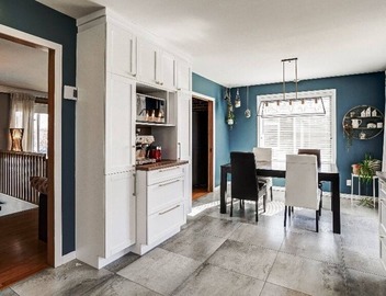 #300 Spacious, bright unit with pool, backyard and parking 5