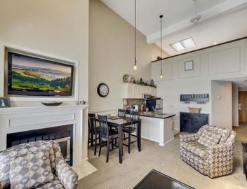 343 Edgewater Inn 3