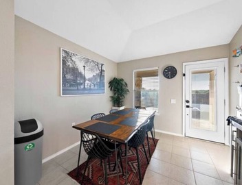 4 Bedroom: 5min to COTA/Airport 15min-Downtown 4