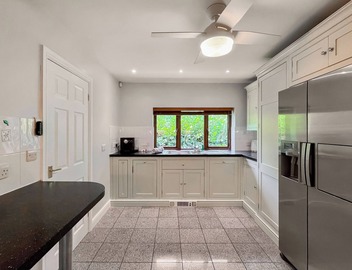 4 bedroom accommodation in Compton Martin, near Cheddar 2