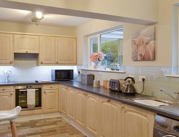 4 bedroom accommodation in Lansallos, near Looe 3