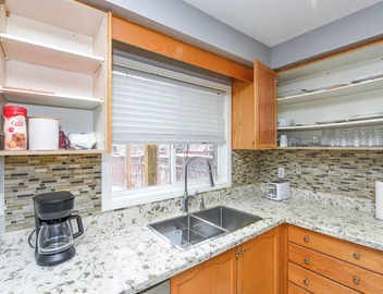 4 Bedrooms 4 Baths Entire Cozy Home in Mississauga 10 Mins Toronto Airport 4