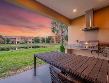 4 BR Home w/Resort Amenities + 3 Mi to Disney 4
