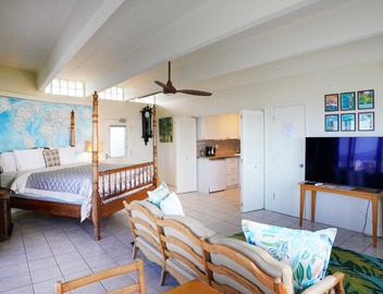 4 Mi to Beaches: Honolulu Hideaway w/Views! 5