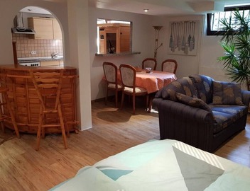 4 star basement apartment Alt-Mariendorf (parking lot on the property) 2