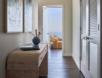 43rd-Floor Luxury Escape + Lake Views 5