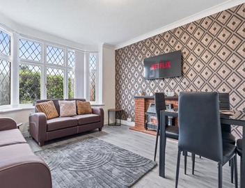 4Bed Serviced Accommodation Near NEC, Airport &JLR 5