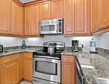 4BR/3.5BA Family Beach Retreat Sleeps up to 12 Resort Pool Walk to Crystal Beach 5