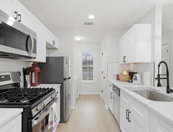 4BR King Suite Home Perfect for ACL, F1 & Football Group Stays, Walk to UT Moody 4