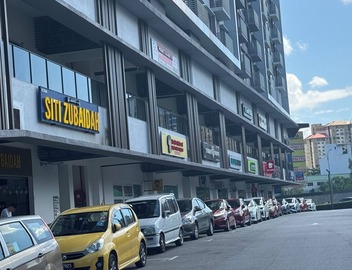 4BR KL Skyline View! 8-10 pax, 2 Bath, Iconic Towers 5