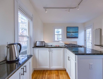 4br2ba House parking A Peaceful Oasis on Munjoy Hill 4