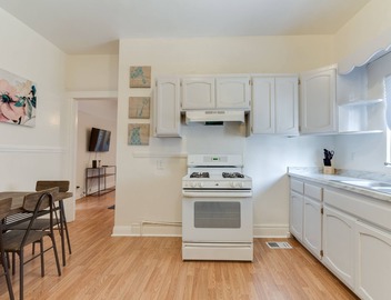 5 Bedroom Koreatown Charmer near Downtown Los Angeles 3