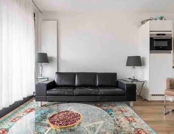 5 minutes from Central Station! Spacious and bright family apartment with roof terrace. 5