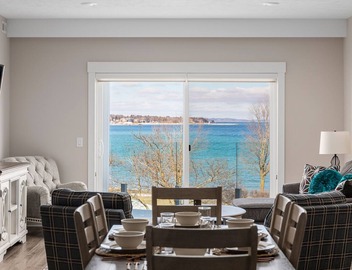 ♛ 539 Bay St ⁀➷ Luxury Downtown 2BDR Lake View 2nd Floor Condo on West Bay ➠ 203E 4