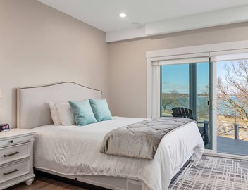 ♛ 539 Bay St ⁀➷ Luxury Downtown 2BDR Lake View 2nd Floor Condo on West Bay ➠ 203E 3