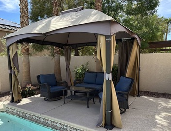 5BD/4BA, King bed, private pool, foosball & pool table, and few miles to strip 5