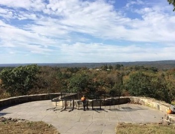 6-Acre Luxurious Country Home with Goddess Point Lookout 5