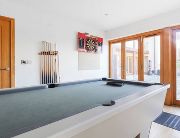 6 bedroom accommodation in Llandevaud 5