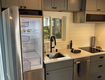 7 min to downtown! Retreat for 2 on Queen Anne Hill w/Rooftop Deck & Ocean View. 5