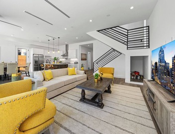 7BR, 7.5BA double villa W/parking in Hollywood 4