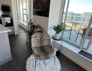 A Brand New Luxury apartment in Richmond,200 mts from Skytrain and Mall. 4