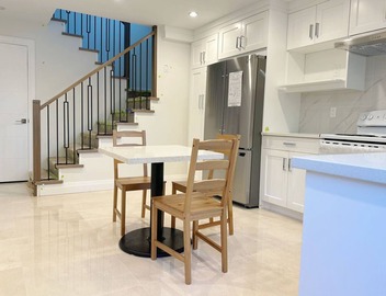 A cozy second-floor room for staying (W) 2