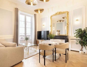 A Elegant 2-BR with Services in Opera 4