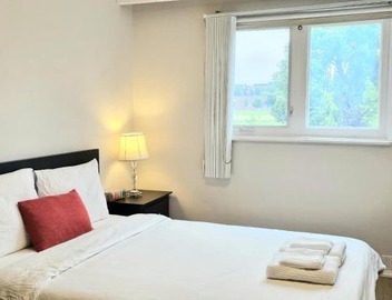 A Home Away-Cozy Guest Room in Toronto 3