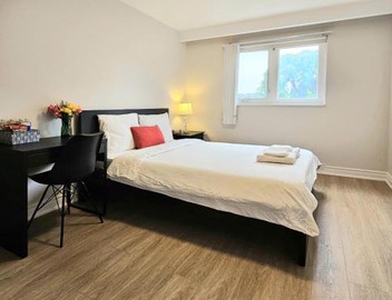 A Home Away-Cozy Guest Room in Toronto 4