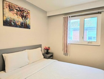 A Home Away-Cozy Guest Room in Toronto 5