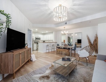 A Modern Boho, Uptown 2 bdrm Condo + Rooftop Terrace 4