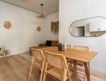 A modern renovated apartment near Metro Line 2 2