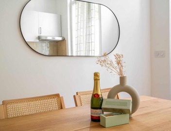 A modern renovated apartment near Metro Line 2 5