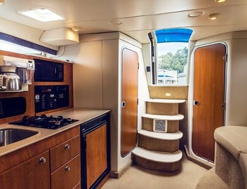 A romantic night for couples in the yacht in Marina del Rey, Los Angeles 2