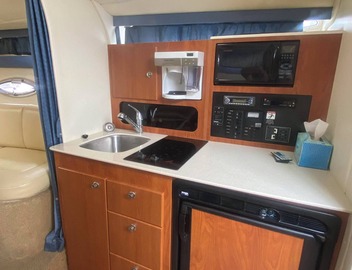 A romantic night for couples in the yacht in Marina del Rey, Los Angeles 4