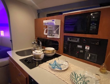 A romantic night for couples in the yacht in Marina del Rey, Los Angeles 5