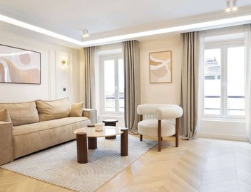 A Splendid 2-BR/2BA with Services in Opéra 4