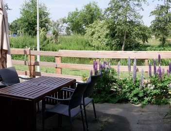 A stylish and comfortable family home with garden 4