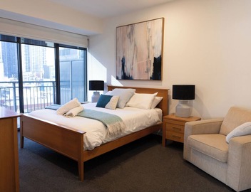 A wonderful 3 bedroom apartment in Southbank, just a hop, skip & jump from Crown 2