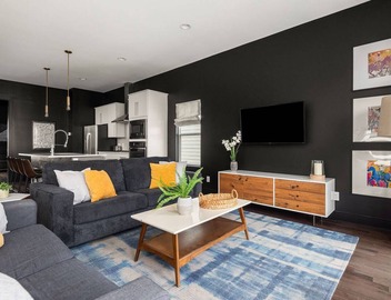 A19 ~ 12 Beds ~ 4 Suites ~ New Listing in The Gulch ~ Garage Parking ~ City Views ~ Fresh and Clean 3