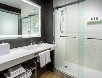 AC Hotel by Marriott San Francisco Airport Oyster Point/Waterfront 5